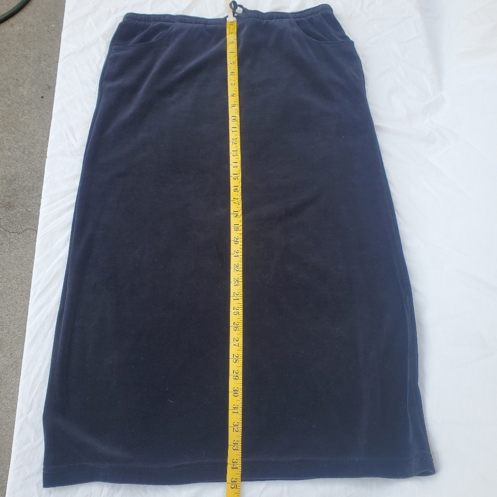 Womens skirt, Liz Claiborne, Large, Black, plush, 76%cotton, 24%polyester.
